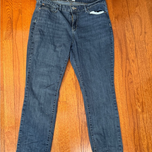 Women’s Denizen Levi dark wash jeans. Size 18m 34x30 - Picture 2 of 5